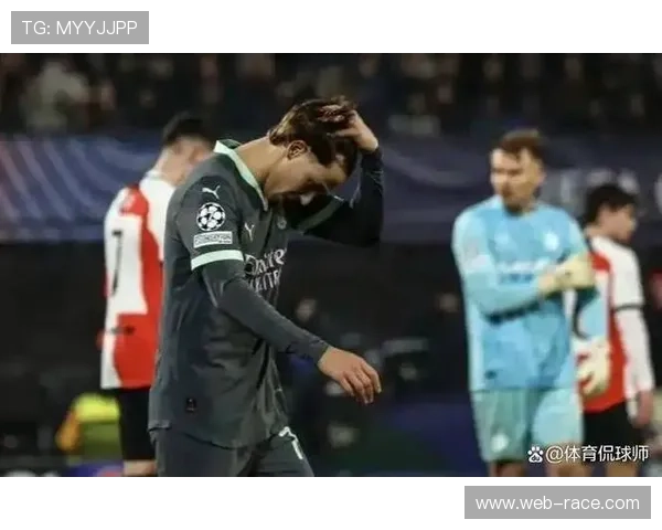 巴萨防线连续失误暴露隐患，皮克现场观战表情凝重